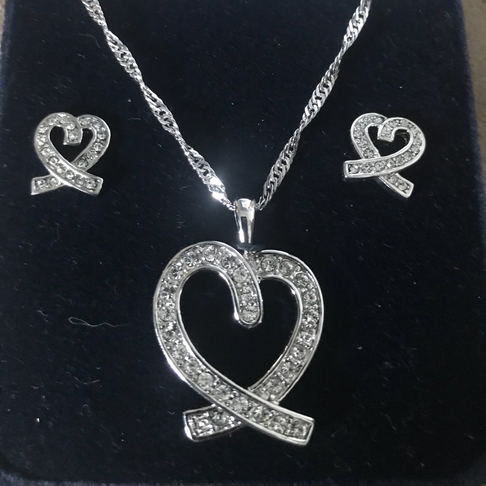 Montana Silversmiths Heart Necklace & Earring Set - Picture 2 of 4